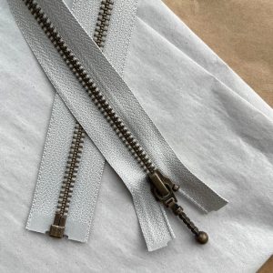 PetiteKnit rāvējslēdzējs 45 cm – Cement